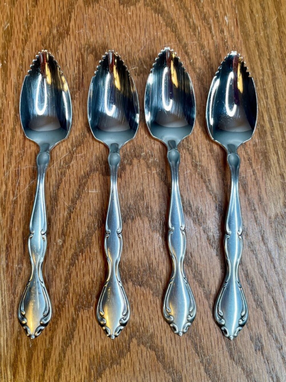 Set of 4 Oneida Community Cantata Stainless Steel Fruit Spoons With Serrated Edg